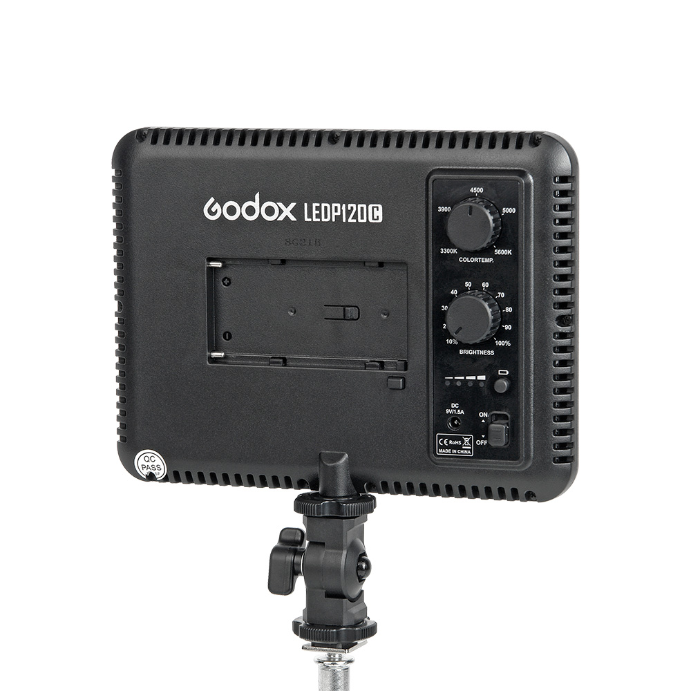 Осветитель светодиодный Godox LEDP120C накамерный — детальное фото