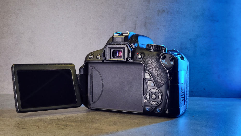 Фотоаппарат Canon EOS 650D Body — детальное фото