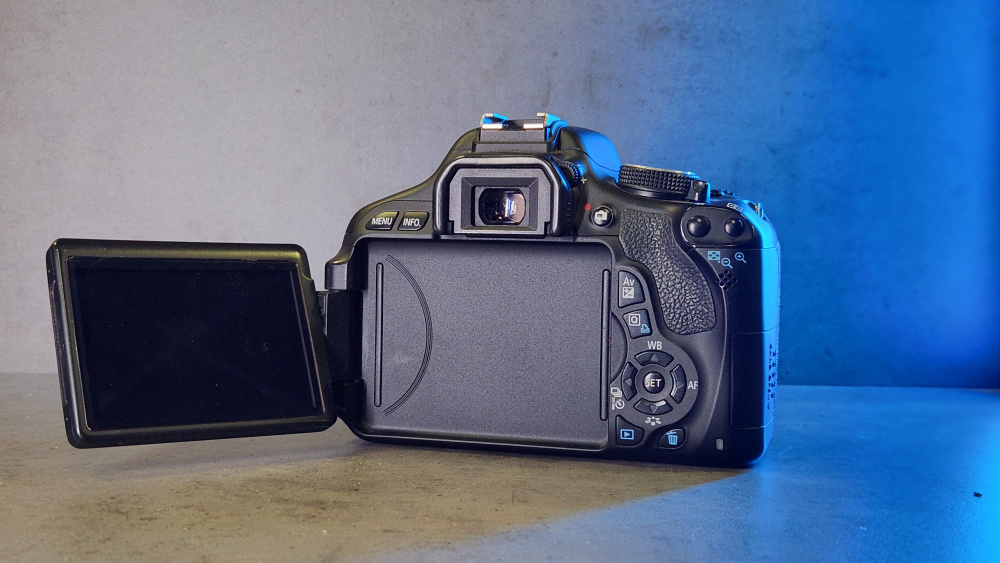 Canon eos 600d kit 18-55mm — детальное фото