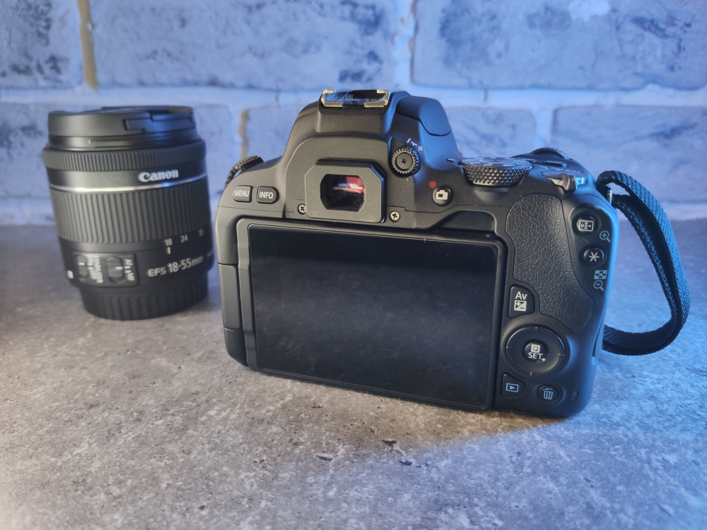 Canon eos 200D kit 18-55mm — детальное фото
