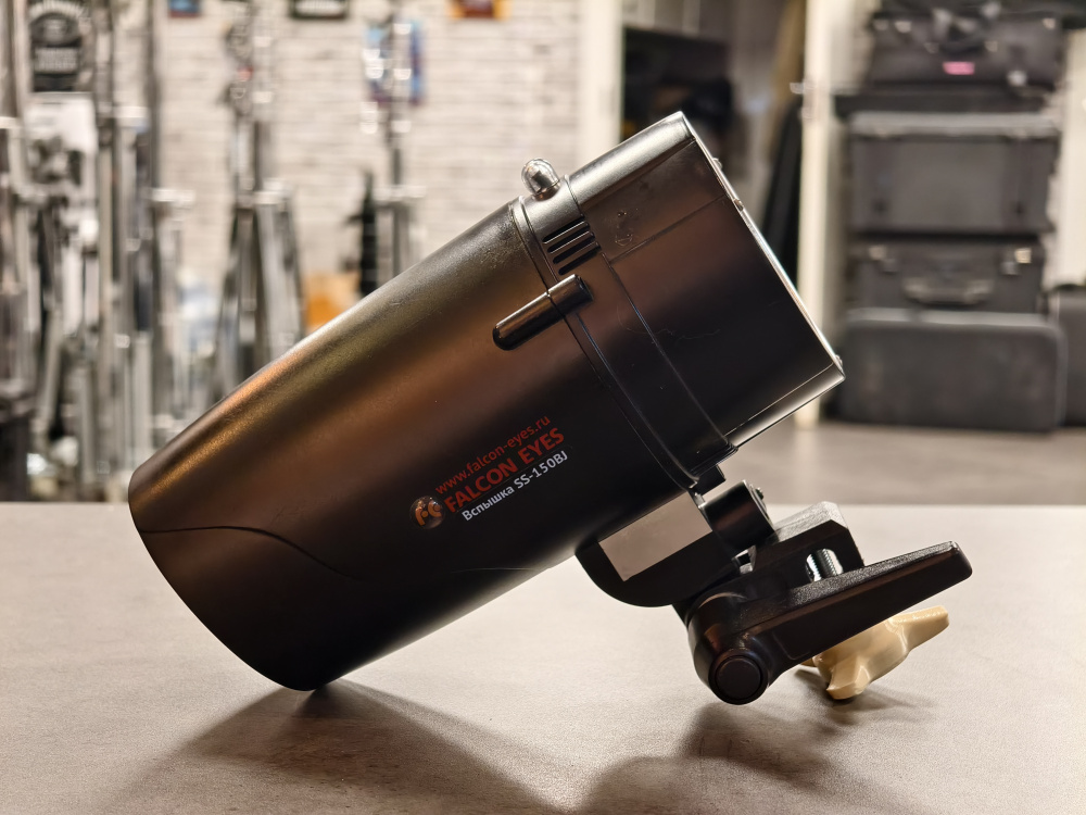 Вспышка Falcon Eyes SS-150BJ — детальное фото